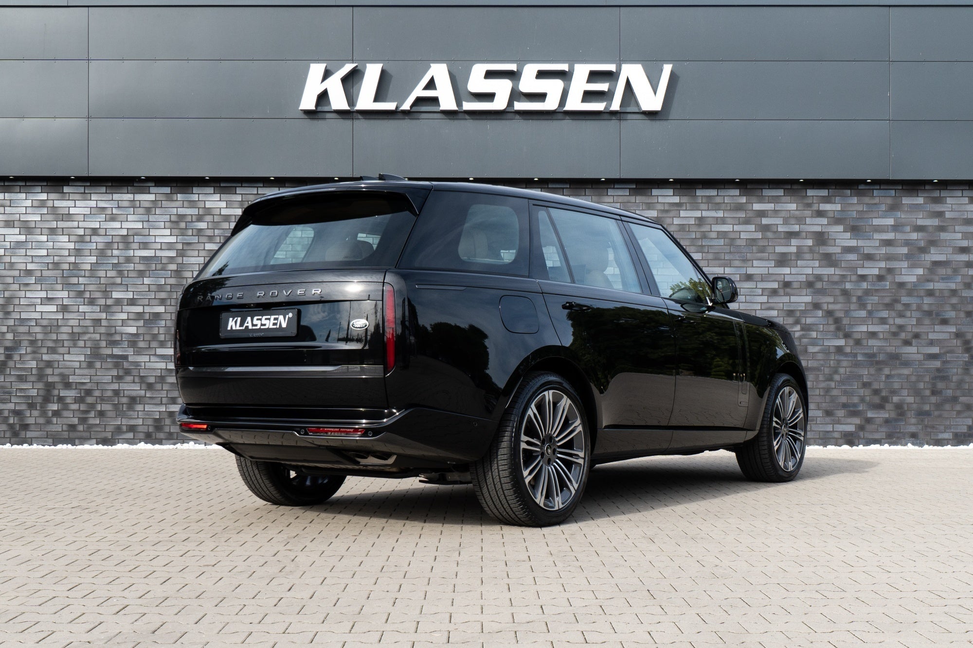 UUSI RANGE ROVER LWB OMAELÄMÄKERTA LR_1618