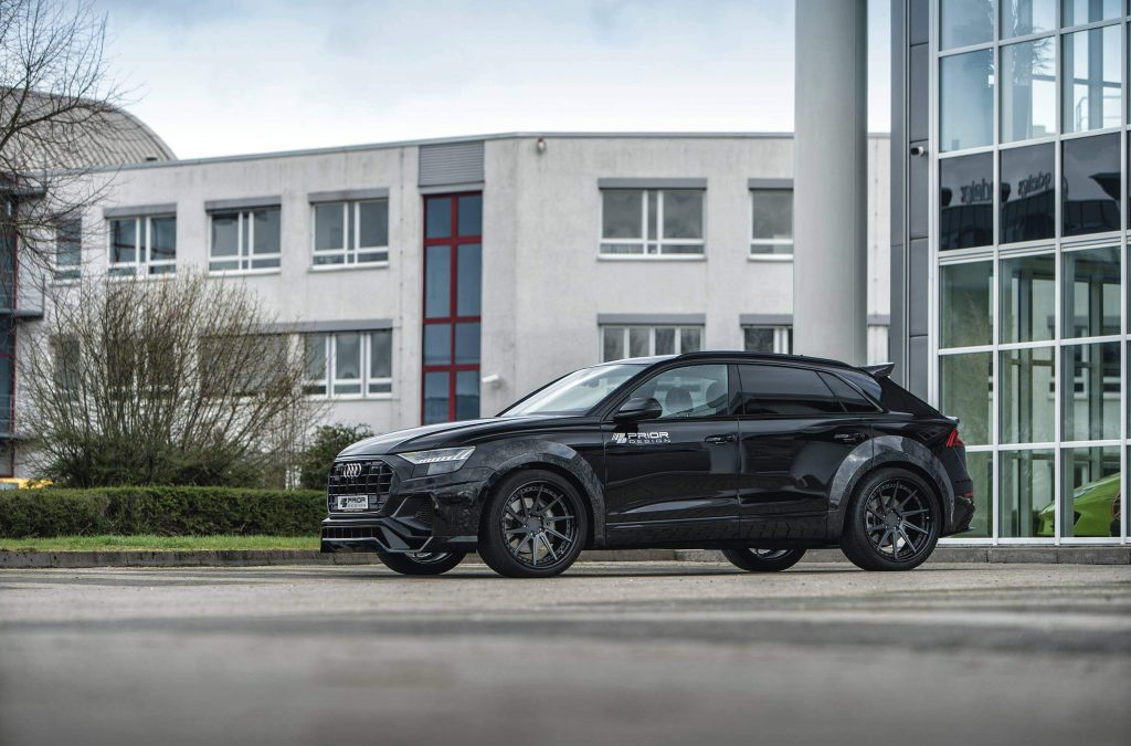 XL laajarunkosarja Audi Q8:lle J215