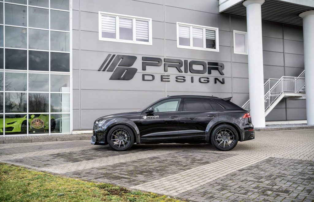 XL laajarunkosarja Audi Q8:lle J215
