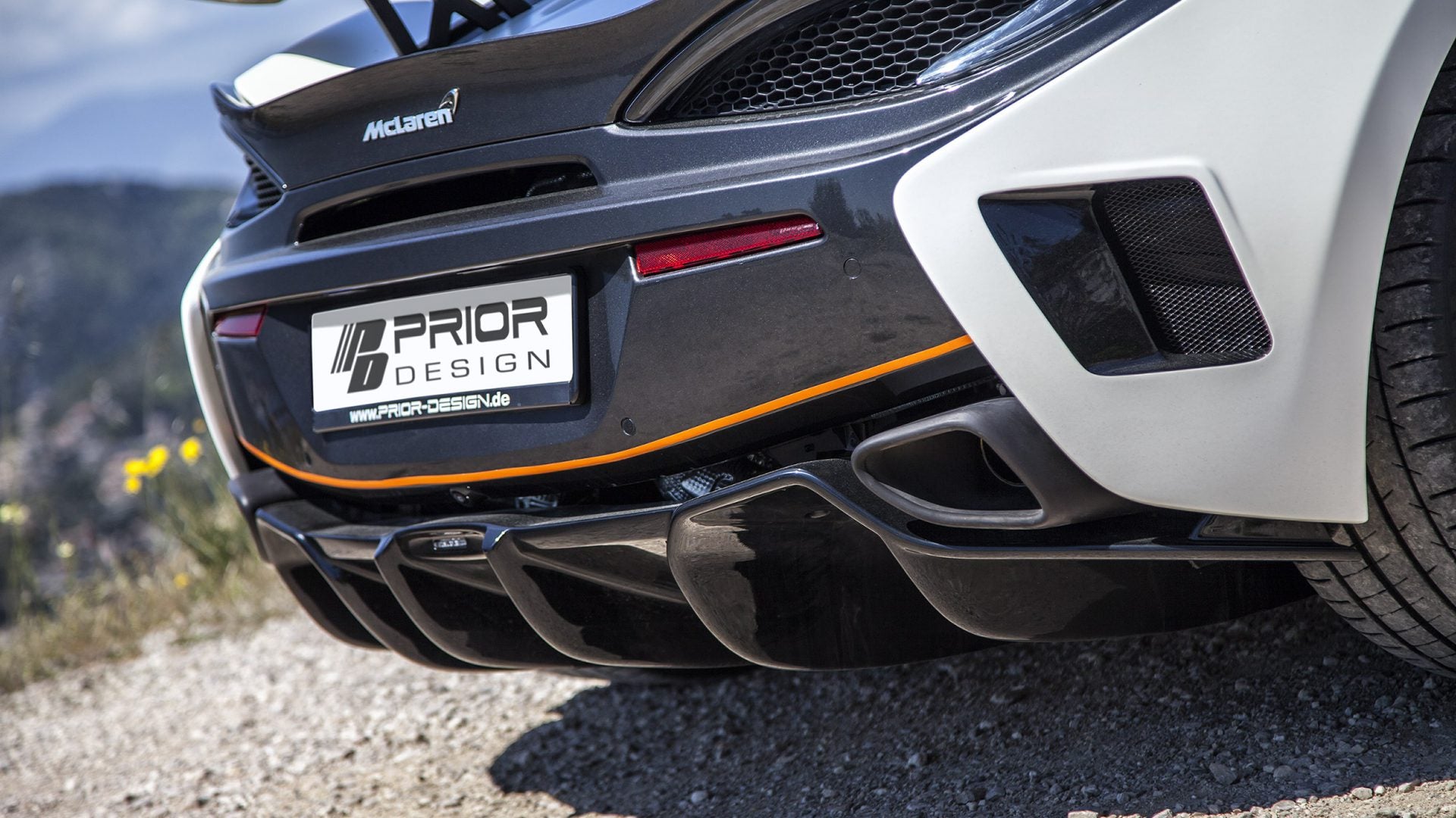 Aerodynaaminen sarja McLaren 570S:lle J1, powercarfinland@gmail.com tai 040-718 2620