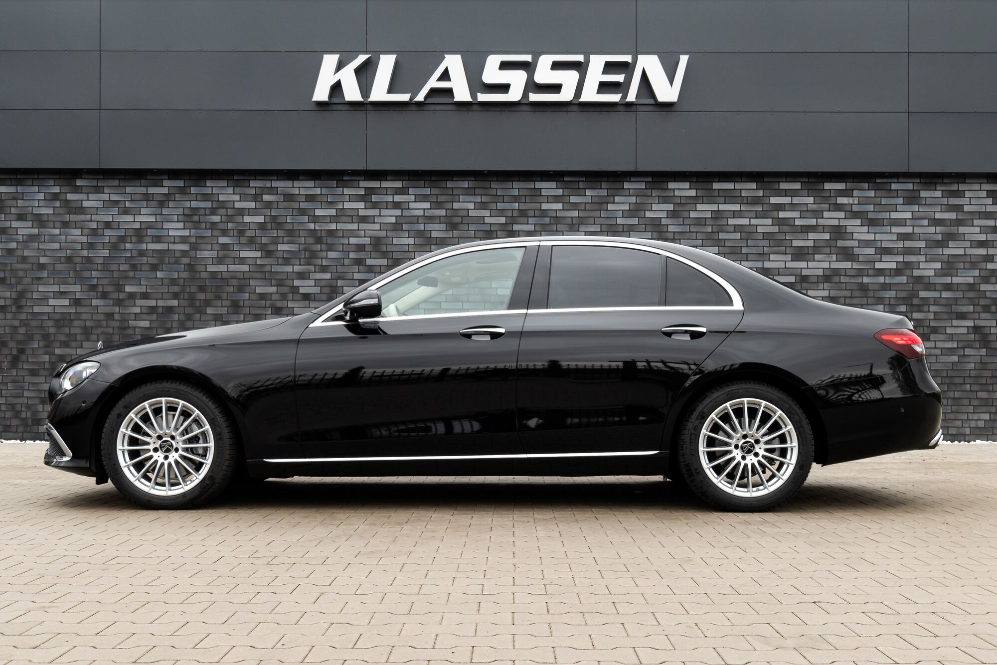 MERCEDES - BENZ E220D